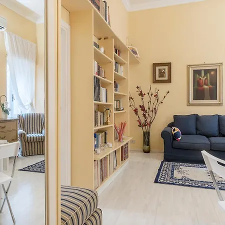 Ara Pacis Elegant Flat