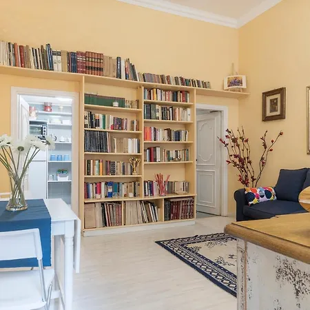 Ara Pacis Elegant Flat Rom