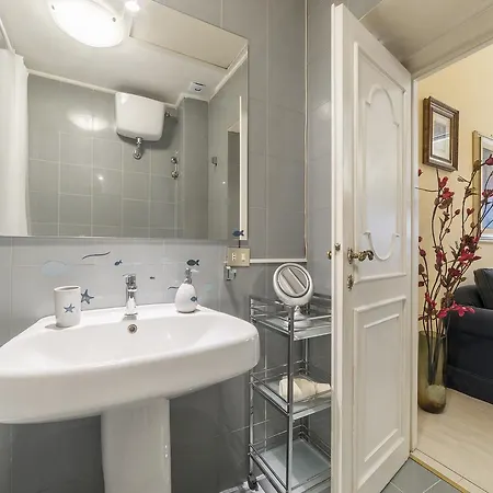 Ara Pacis Elegant Flat