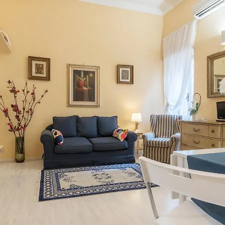 Ara Pacis Elegant Flat *